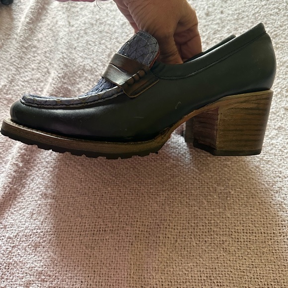 Freebird Bristol Navy Loafer size 9 EUC - Picture 3 of 9